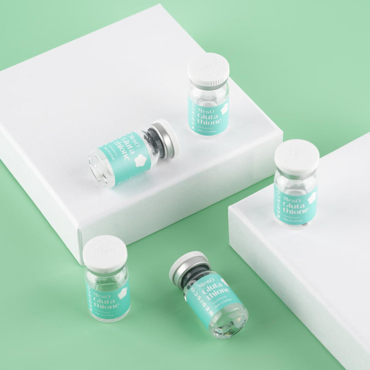 Medisco MesO Glutathione Ampoule vials arranged on white blocks for product presentation.