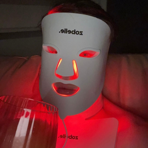 Zobelle Lumiere Silicone LED Light Therapy Mask worn by Scott Duncan 
